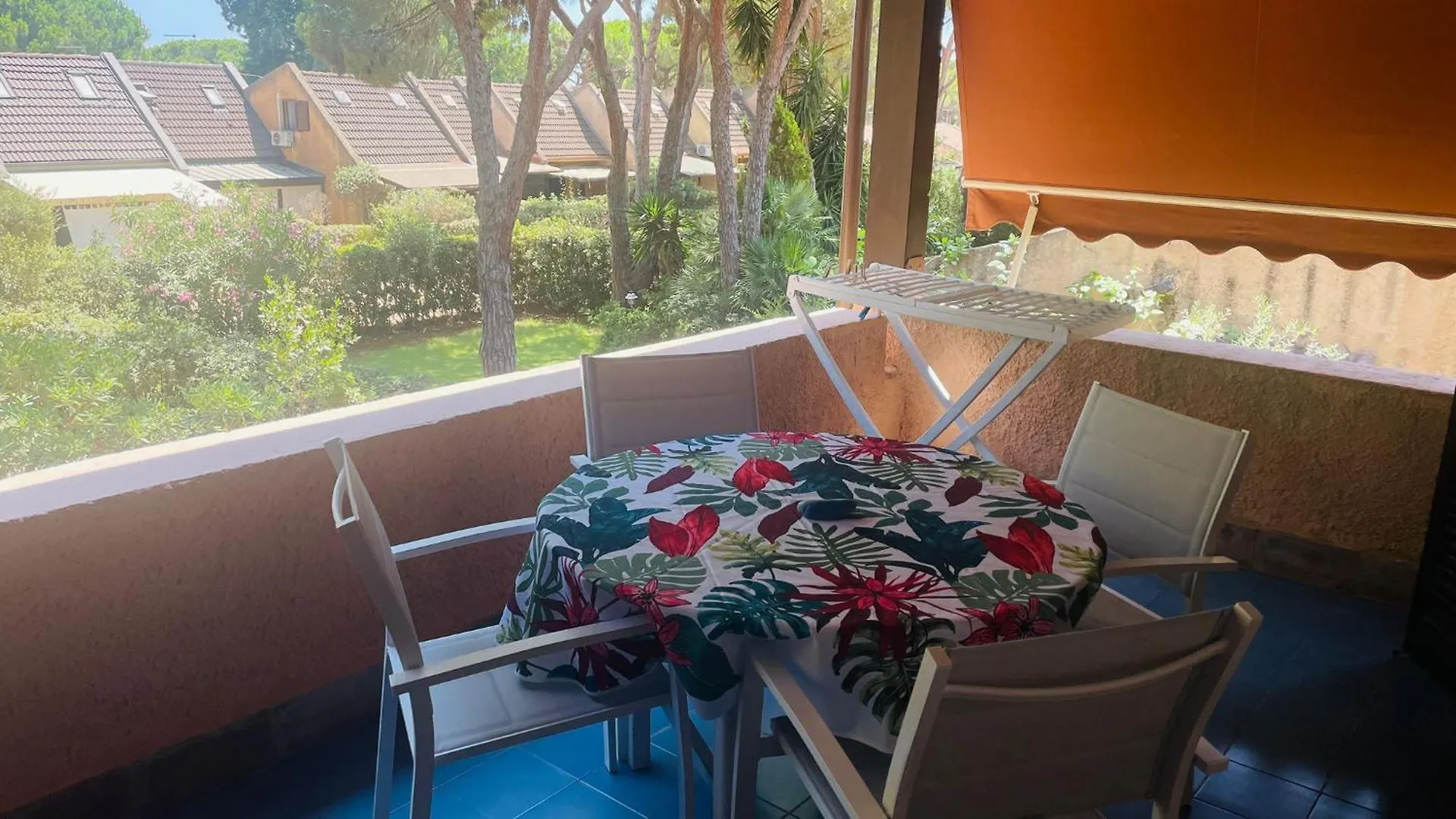 Cozy Seaside Home In A Family Residence With Amenities Fort Village Apartment